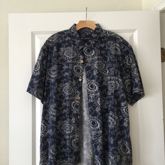 Bundle of Hawaiian Shirts🌸🌺🌈🌊 - Picture 3 of 8